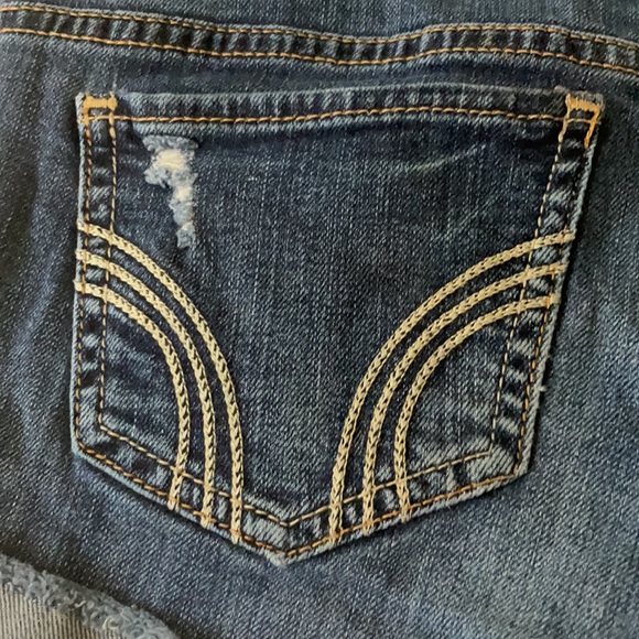 HOLLISTER JEAN DISTRESSED JEAN SHORT SHORT 1/2 HEM - Picture 6 of 10
